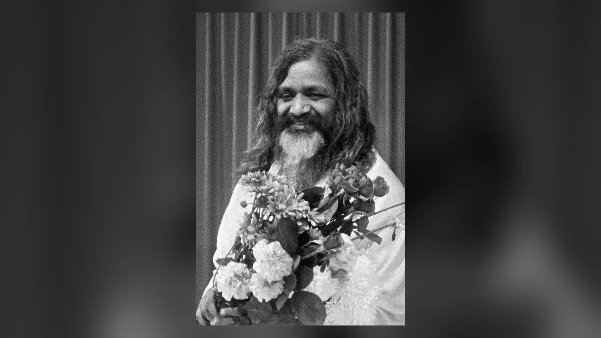 عکس ماهاریشی ماهش یوگی در آمستردام، ۱ سپتامبر ۱۹۶۷، عکس Ben Merk از آرشیو ملی هلند